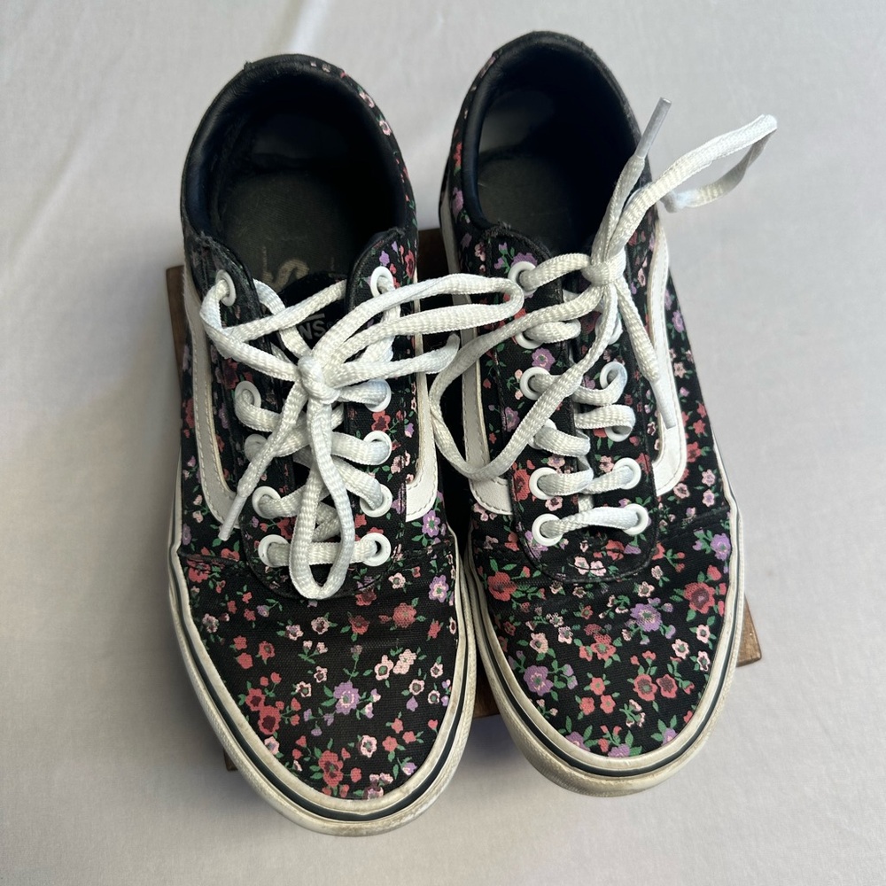 Vans • Liberty Floral Ditsy Low Top Sneakers Size 6